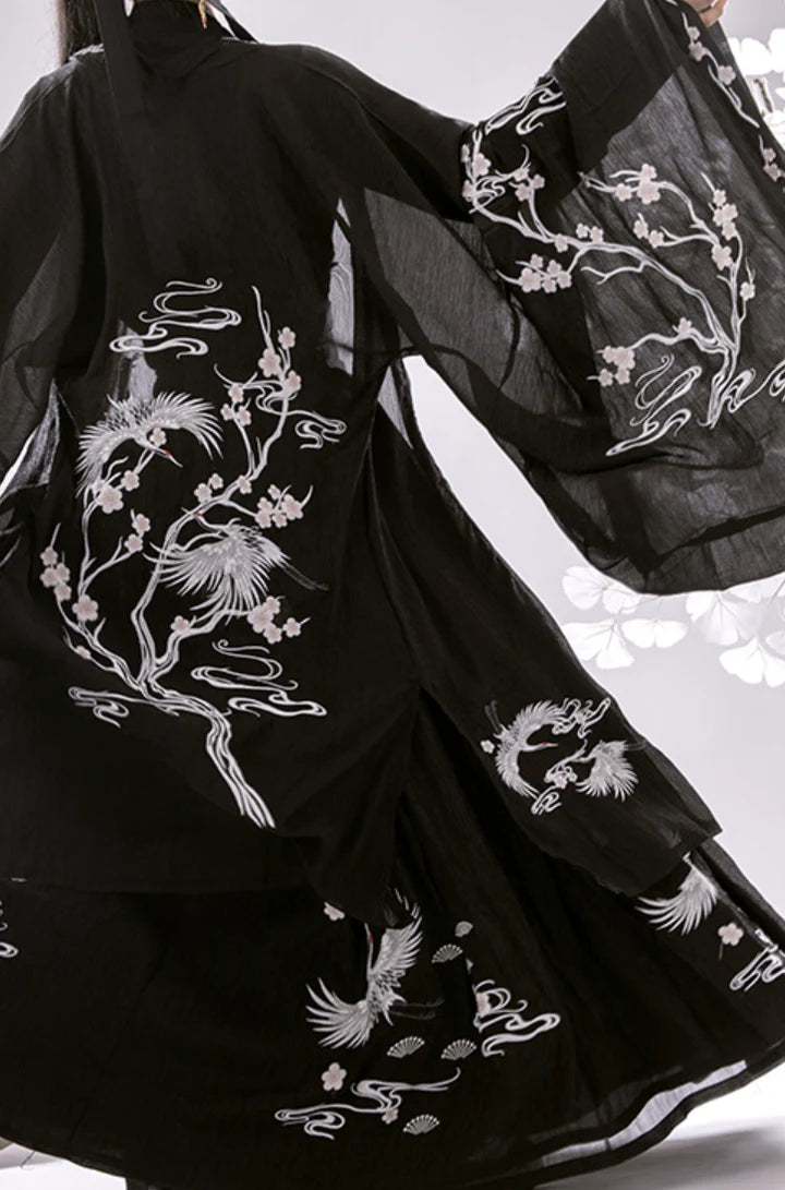 Experience the charm of the Tang Dynasty with our Qixiong Ruqun ensemble inspired by Yang Guifei, embodying a unique chapter in feminine ideals. Step into timeless elegance with this regal "Da Xiu Shan" coat, capturing historical trends with a contemporary twist.