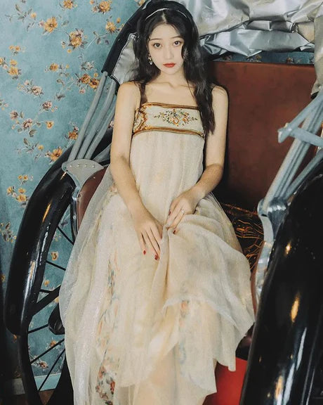 Rosie Radiance Modern Hanfu Ensemble - Timeless Elegance Revived. Illuminate your style with the captivating allure of Rosie, a perfect blend of modern sophistication and ancient charm. Immerse yourself in the revived elegance of our Modern Hanfu collection, capturing the essence of tradition with a contemporary touch."