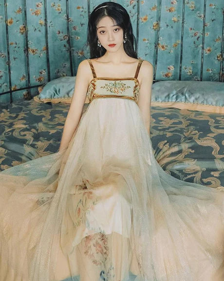 Rosie Radiance Modern Hanfu Ensemble - Timeless Elegance Revived. Illuminate your style with the captivating allure of Rosie, a perfect blend of modern sophistication and ancient charm. Immerse yourself in the revived elegance of our Modern Hanfu collection, capturing the essence of tradition with a contemporary touch."