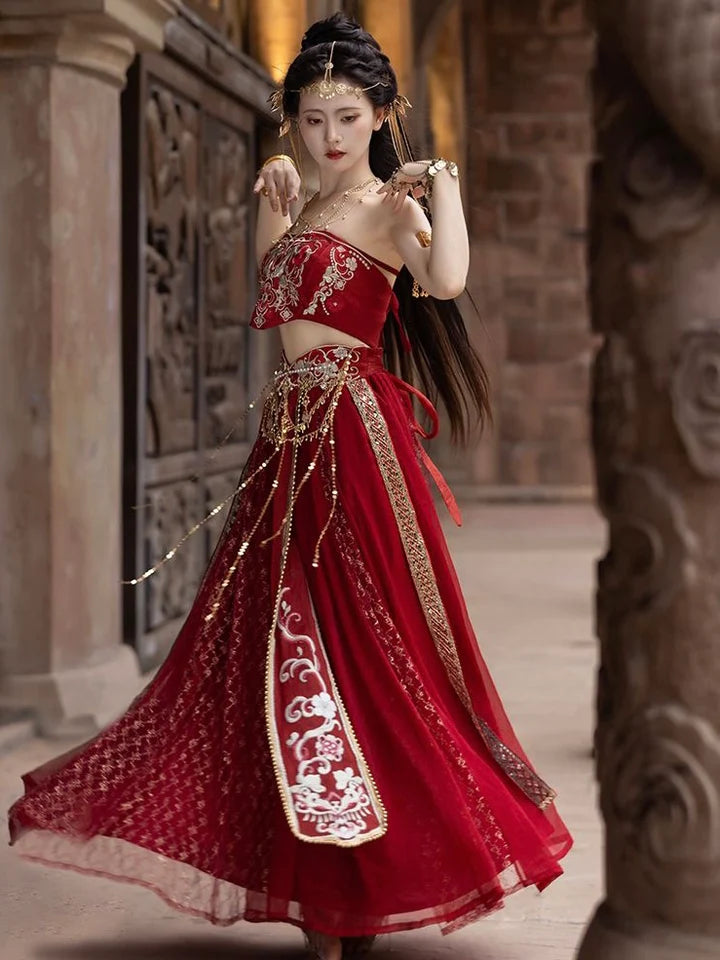 Indulge in the serenade of silk with Rose Garden Dunhuang Hanfu, a poetic fusion of Central Asian, Tibetan, Indian, and Chinese influences exclusively curated by Moon Hanfu. Originating from the northwest Chinese region along the Silk Road, this traditional attire from our Dunhuang Collection weaves a melodic tale of diverse cultural interactions.