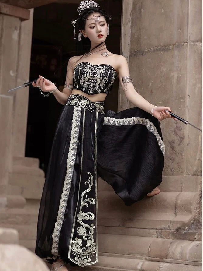 Indulge in the serenade of silk with Rose Garden Dunhuang Hanfu, a poetic fusion of Central Asian, Tibetan, Indian, and Chinese influences exclusively curated by Moon Hanfu. Originating from the northwest Chinese region along the Silk Road, this traditional attire from our Dunhuang Collection weaves a melodic tale of diverse cultural interactions.