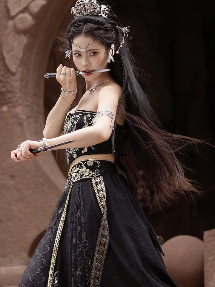 Indulge in the serenade of silk with Rose Garden Dunhuang Hanfu, a poetic fusion of Central Asian, Tibetan, Indian, and Chinese influences exclusively curated by Moon Hanfu. Originating from the northwest Chinese region along the Silk Road, this traditional attire from our Dunhuang Collection weaves a melodic tale of diverse cultural interactions.