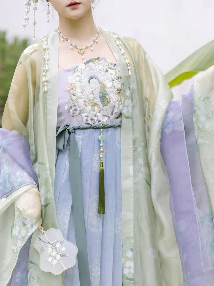 Indulge in timeless elegance with Hezi Qun, Ophelia – a refined blend of tradition and modern allure. Embrace your style with this exquisite ensemble, embodying the essence of poetic grace and timeless beauty inspired by the charm of Ophelia. Make a statement that resonates with sophistication and classic allure, capturing the ethereal allure of Ophelia in every detail.