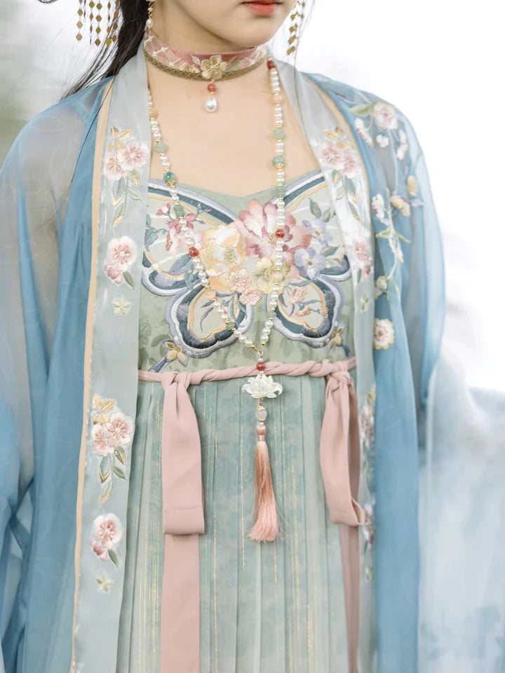 Embrace timeless elegance with Hezi Qun, Mariam – a harmonious blend of tradition and modern allure. Elevate your style with this exquisite ensemble, embodying the essence of grace and beauty inspired by the charm of Mariam. Make a statement that resonates with sophistication and classic allure, capturing the spirit of Mariam&