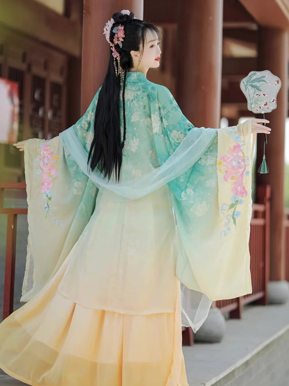 Elevate your elegance with Hezi Qun, Iris – a refined blend of tradition and modern allure. Embrace your style with this exquisite ensemble, embodying the essence of floral grace and timeless beauty. Make a statement that resonates with sophistication and classic allure, inspired by the captivating charm of the iris flower.