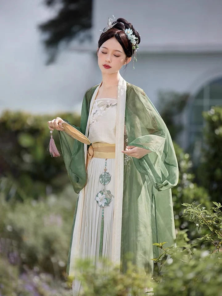 Timeless Elegance Qiyao Ruqun Ensemble - Song Dynasty Style. Embrace the allure of history with this ensemble, perfect for themed events or adding a touch of sophistication to your wardrobe."