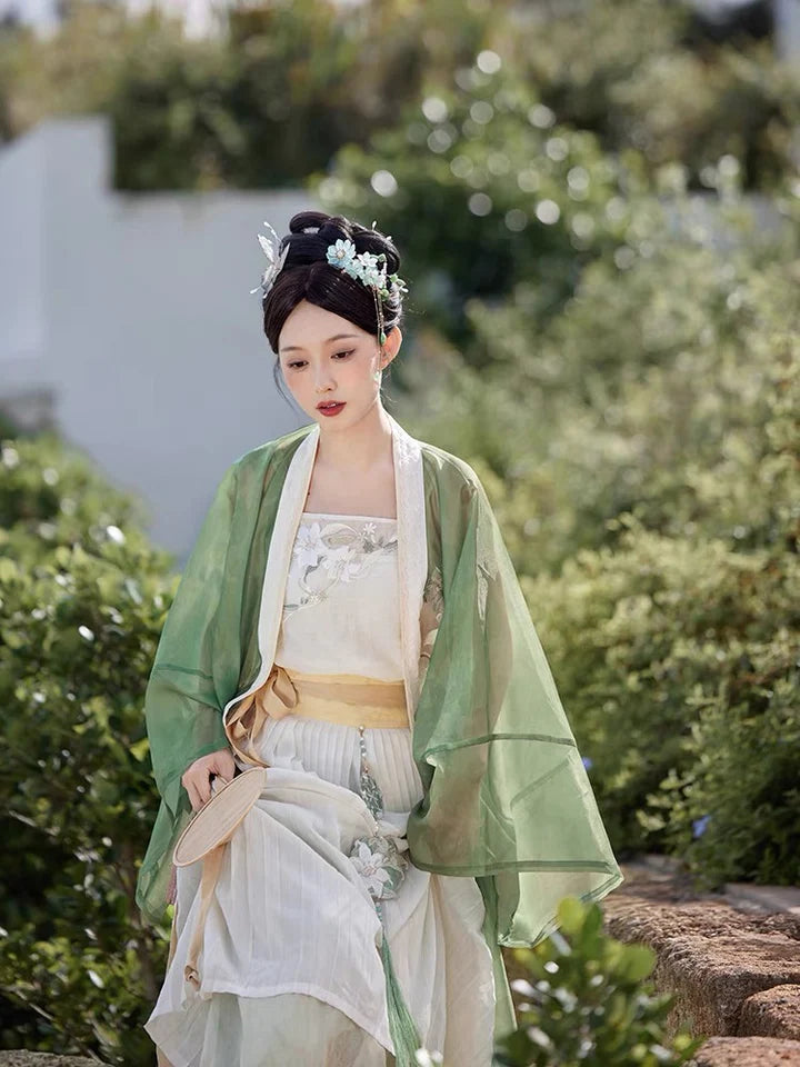 Timeless Elegance Qiyao Ruqun Ensemble - Song Dynasty Style. Embrace the allure of history with this ensemble, perfect for themed events or adding a touch of sophistication to your wardrobe."
