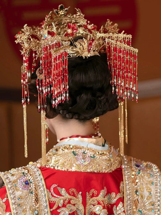 Elevate your bridal ensemble with Moon Hanfu&