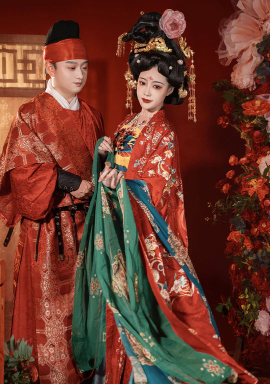 Elevate your bridal look with Moon Hanfu&