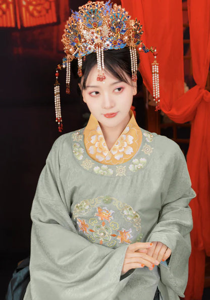 Step into the symphony of love with Harmony Zither Bridal, Ming. This exquisite gown pays homage to the Ming Dynasty&