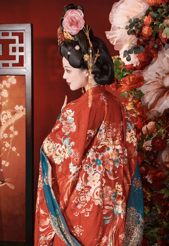 Elevate your bridal look with Moon Hanfu&