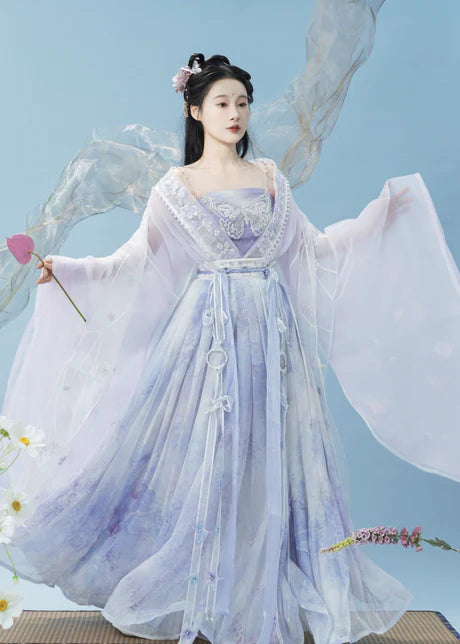 Indulge in serene elegance with the Ellen Qiyao Ruqun from Moon Hanfu&