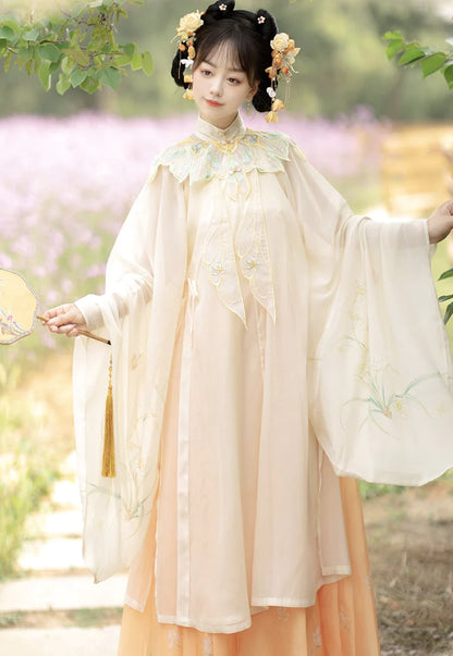 Explore the allure of traditional Chinese clothing with Li Ling Shan, Chen – a captivating blend of ancient charm and Ming dynasty style. Immerse yourself in exquisite craftsmanship, connecting to China&