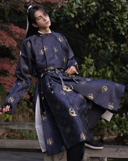 Discover unparalleled style with Jone Yuan Ling Pao from Moon Hanfu&