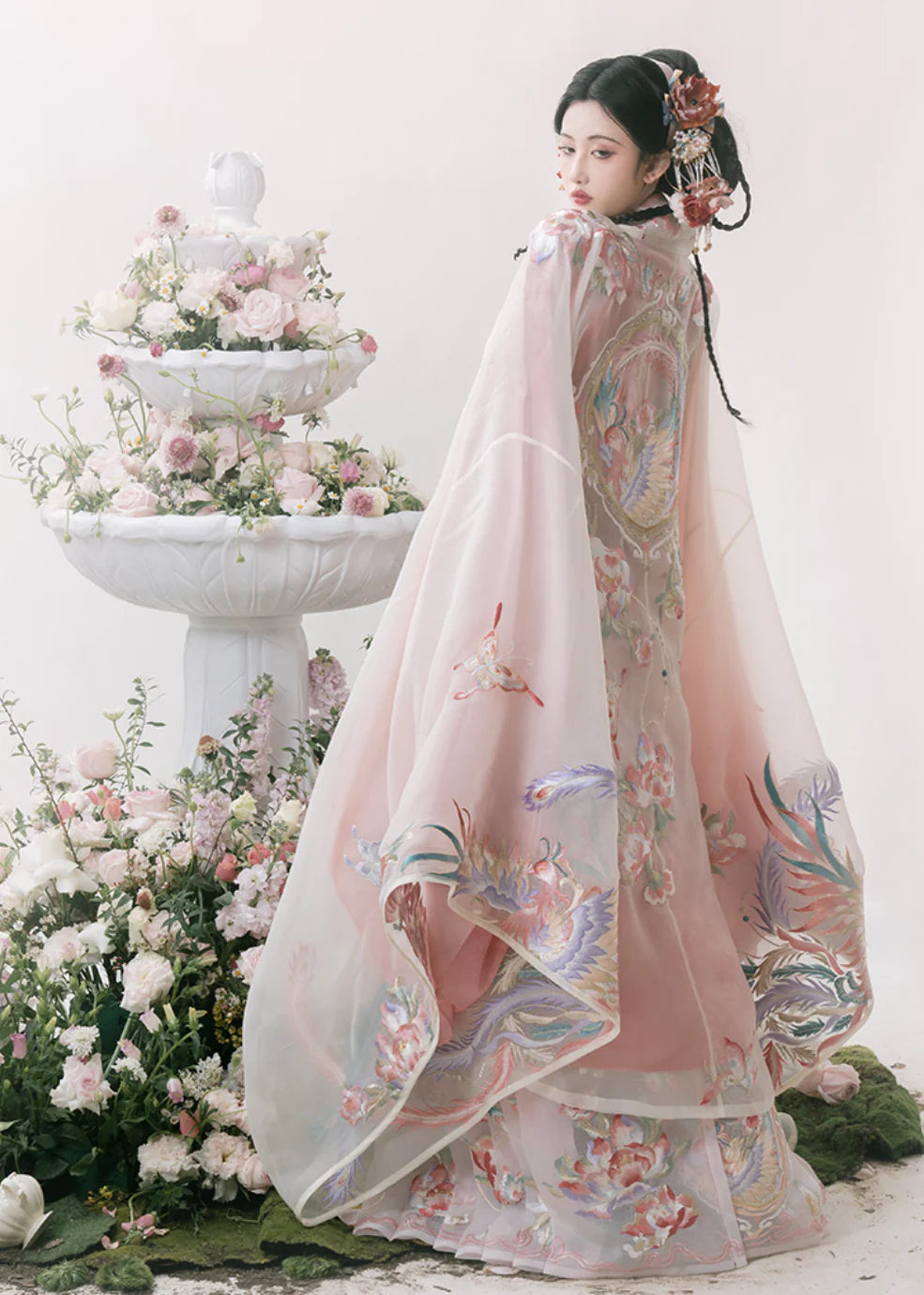 Elevate your style with Elegance Rose Li Ling Shan, a captivating blend of sophistication and charm, inspired by the grace of ancient China. Immerse yourself in the allure of this exquisite garment, where tradition meets contemporary elegance.