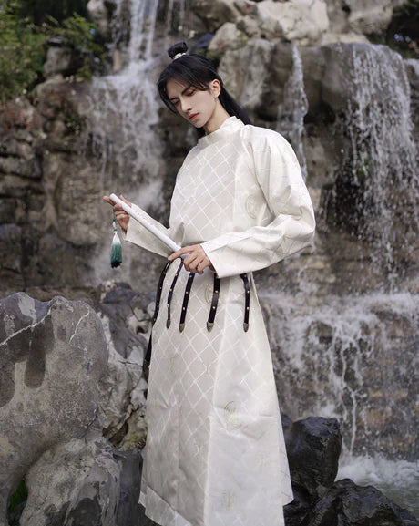 Discover unparalleled style with Jone Yuan Ling Pao from Moon Hanfu&