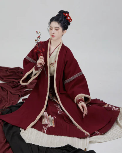 Song Dynasty Style - Magnolia Qiyao Ruqun Ensemble in Polyester and Fleece. A blend of historical opulence and modern comfort, perfect for themed events or adding a touch of sophistication to your wardrobe