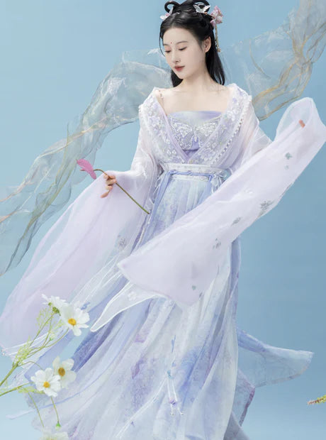 Indulge in serene elegance with the Ellen Qiyao Ruqun from Moon Hanfu&