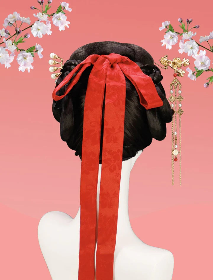 Elevate your Hanfu ensemble with Moon Hanfu&