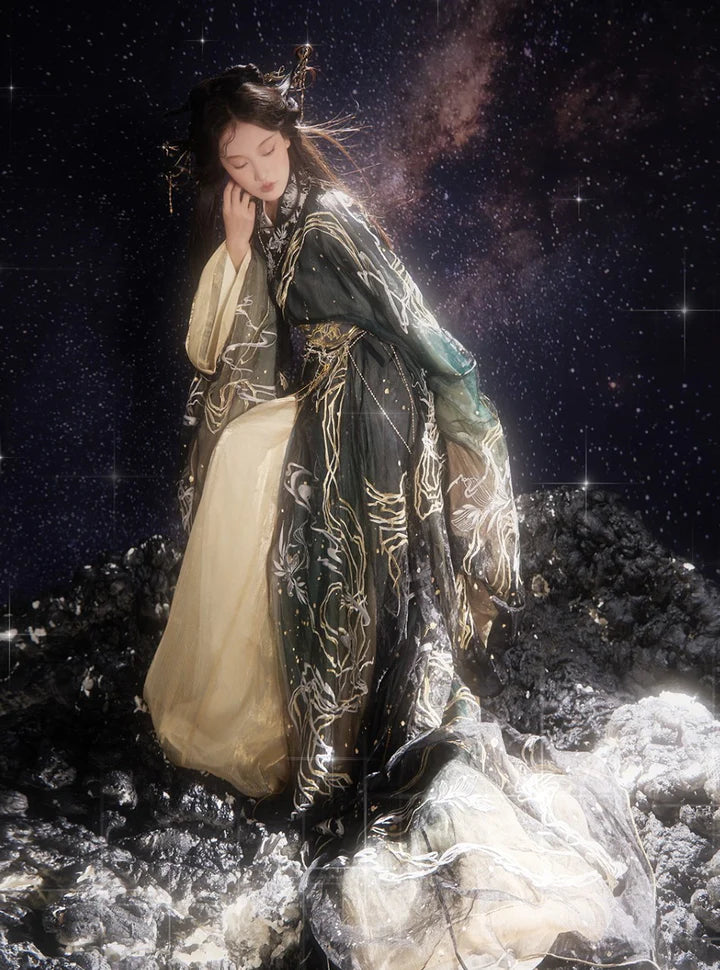 Illuminate your style with Starry Night—an enchanting ensemble from Moon Hanfu&