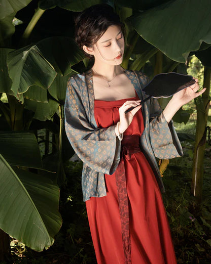 Chic Cora Modern Hanfu Ensemble - Timeless Elegance Revived. Embrace the chic allure of tradition with Cora, a modern interpretation of enduring beauty. Our Modern Hanfu collection invites you to experience the grace of the past with a contemporary touch, creating a harmonious blend of sophistication and tradition