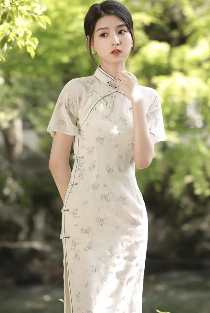 Immerse yourself in the sleek elegance of Sleek Side Slit Long Qipao in Zara—a perfect blend of tradition, femininity, and style from Moon Hanfu&