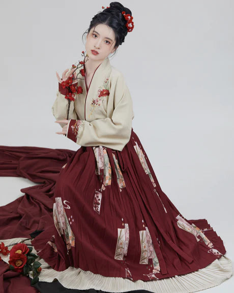 Song Dynasty Style - Magnolia Qiyao Ruqun Ensemble in Polyester and Fleece. A blend of historical opulence and modern comfort, perfect for themed events or adding a touch of sophistication to your wardrobe