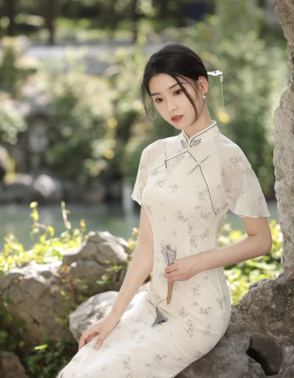 Immerse yourself in the sleek elegance of Sleek Side Slit Long Qipao in Zara—a perfect blend of tradition, femininity, and style from Moon Hanfu&