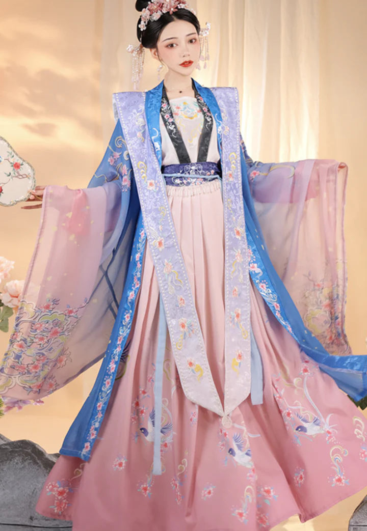 Pearlescent Qiyao Ruqun Ensemble - Song Dynasty Style. A blend of historical opulence and modern elegance, perfect for themed events or adding a touch of sophistication to your wardrobe