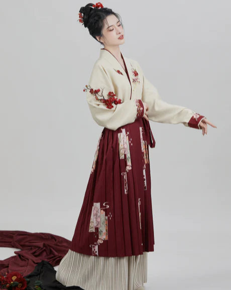 Song Dynasty Style - Magnolia Qiyao Ruqun Ensemble in Polyester and Fleece. A blend of historical opulence and modern comfort, perfect for themed events or adding a touch of sophistication to your wardrobe