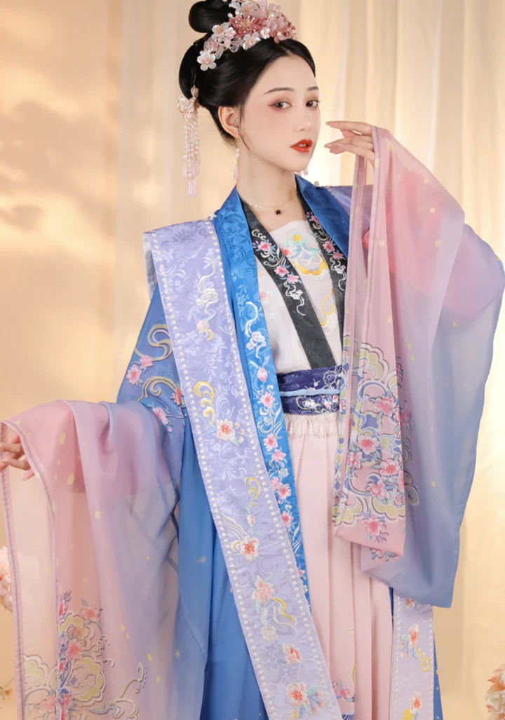 Pearlescent Qiyao Ruqun Ensemble - Song Dynasty Style. A blend of historical opulence and modern elegance, perfect for themed events or adding a touch of sophistication to your wardrobe