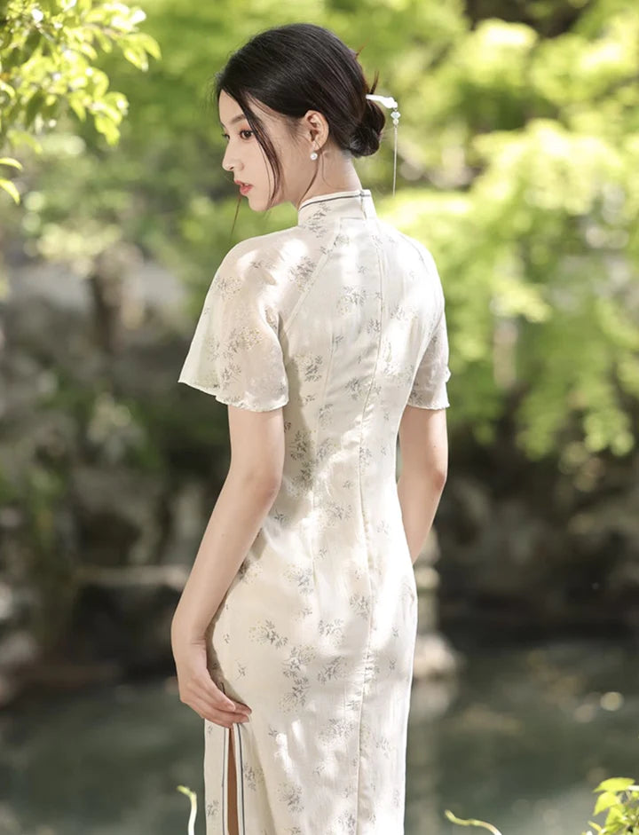 Immerse yourself in the sleek elegance of Sleek Side Slit Long Qipao in Zara—a perfect blend of tradition, femininity, and style from Moon Hanfu&