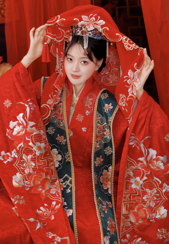 Step into the symphony of love with Harmony Zither Bridal, Ming. This exquisite gown pays homage to the Ming Dynasty&