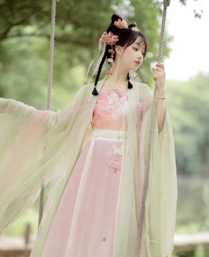 Embrace the allure of the Qiyao Ruqun with Dreamy Dominique, a captivating ensemble that fuses tradition with modern elegance. Revel in the timeless beauty of this attire, embodying a dreamy and sophisticated style inspired by the past.