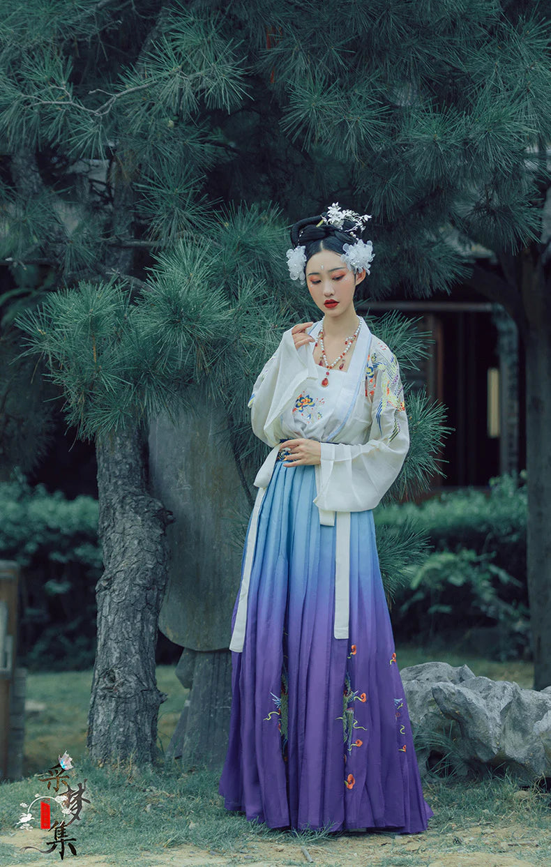 Embrace the auspicious charm of the Qiyao Ruqun in the Auspicious Artemis ensemble. This captivating attire seamlessly blends tradition with a touch of contemporary allure. Step into the divine allure of this outfit, embodying an auspicious and timeless style that adds a touch of celestial grace to your wardrobe.