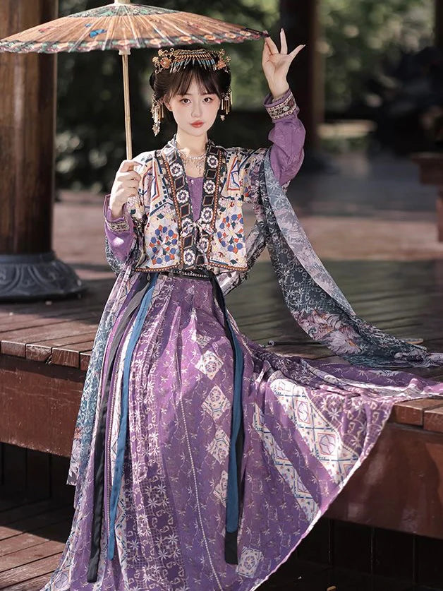 Elevate your wardrobe with Moon Hanfu&