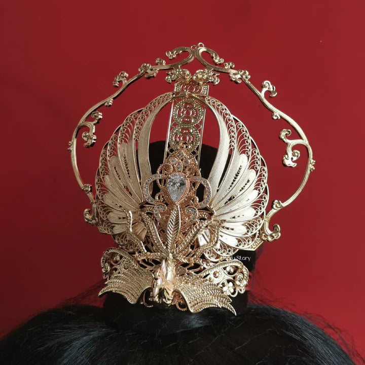 Noble Hanfu Crown - Embrace the distinguished elegance with the Noble Hanfu Crown. Its regal design and luxurious details exude authority and prestige, perfect for formal events, cultural gatherings, or historical reenactments. Add a touch of nobility to your Hanfu ensemble with this sophisticated crown.