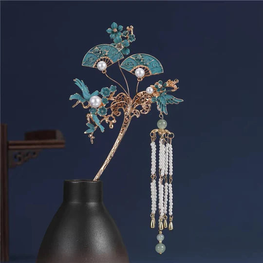 Blue Fan Hanfu Hairpin - Add a touch of elegance and sophistication to your hairstyle with this exquisite Hanfu hairpin inspired by the beauty of a blue fan.