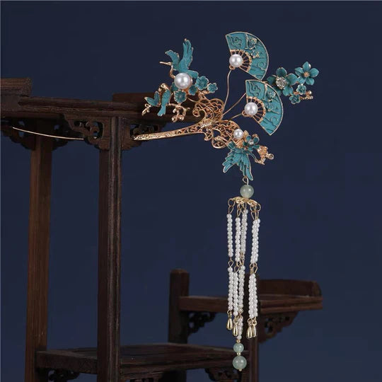 Blue Fan Hanfu Hairpin - Add a touch of elegance and sophistication to your hairstyle with this exquisite Hanfu hairpin inspired by the beauty of a blue fan.