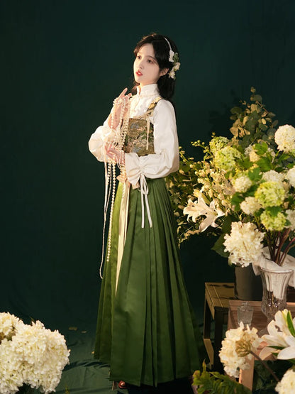 Embrace allure with our Bustier Hanfu, Eva—a contemporary fusion of tradition and chic style. This captivating ensemble pays homage to classic aesthetics while offering a modern twist. Elevate your fashion statement with the Eva Bustier Hanfu, celebrating a harmonious blend of cultural heritage and contemporary elegance for a uniquely refined look.