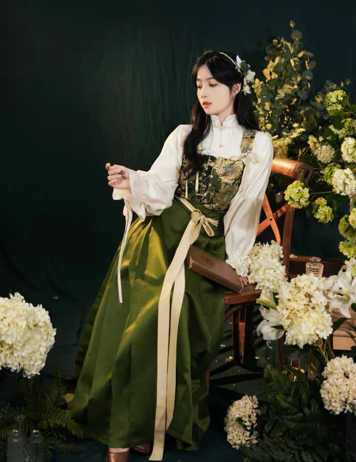 Bustier Hanfu, Eva