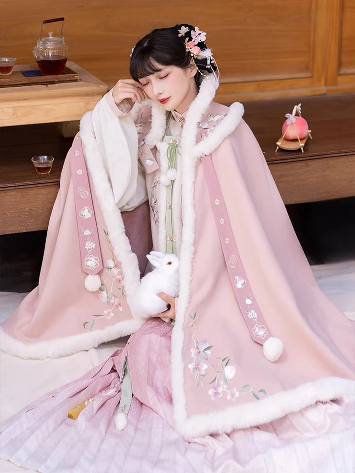 Embrace the nobility of Noah Hanfu Capes, marrying traditional Chinese aesthetics with a touch of sophistication. Discover timeless elegance in our curated collection at Moon Hanfu, perfect for elevating your style.