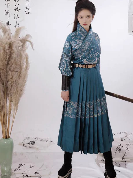 Radiate with brilliance in Shine Ming Style, a modern interpretation of traditional Ming aesthetics from Moon Hanfu&