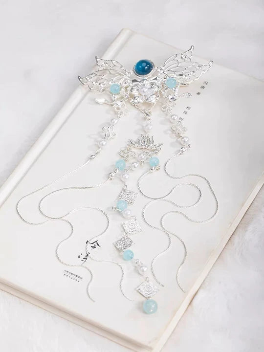 Elevate your style with the exquisite Gemstone Hanfu Hair Accessories collection, designed to add a touch of luxury and brilliance to your ensemble. From intricately designed hairpins (发簪, fāzān) to stylish hair combs (发篦, fābì), graceful tassels (流苏, liúsū), ornate hair ornaments (发髻, fājì), and versatile hairbands and headpieces (发饰, fāshì), each piece features stunning gemstones that enhance your appearance and express your unique style with the captivating allure of precious gems.