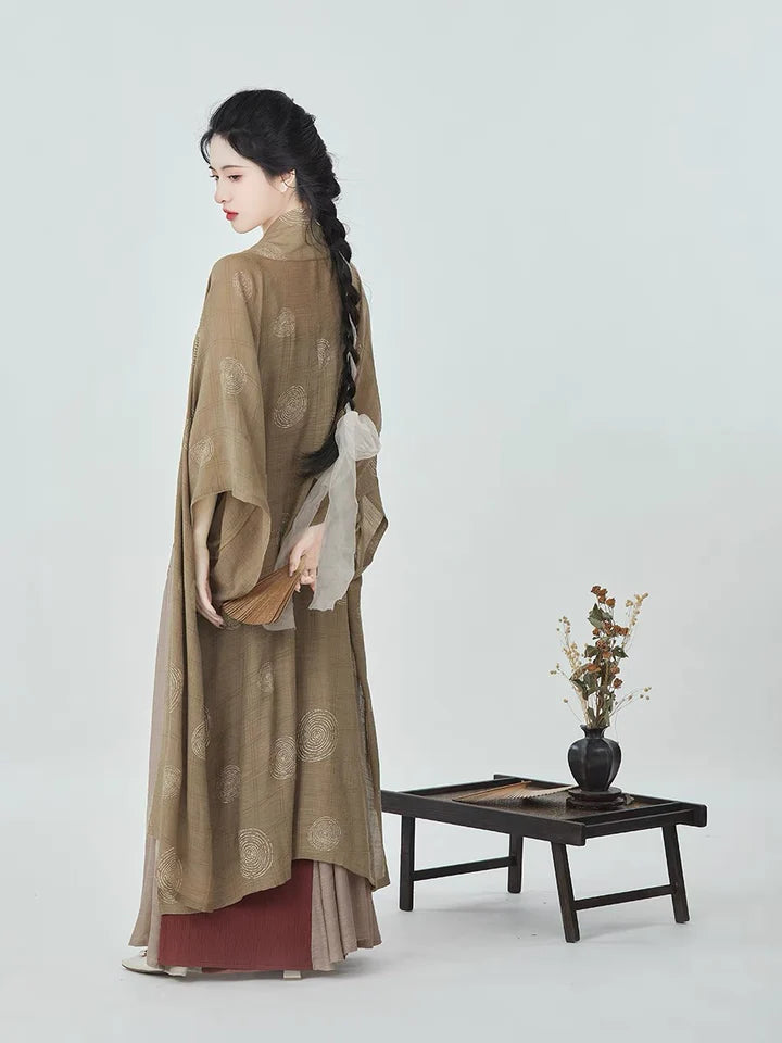 Regal Reba Modern Hanfu Ensemble - Timeless Elegance Revived. Embrace royalty with Reba, a modern interpretation of enduring beauty. Our Modern Hanfu collection invites you to experience the charm of the past with a contemporary touch, creating a harmonious blend of sophistication and tradition.