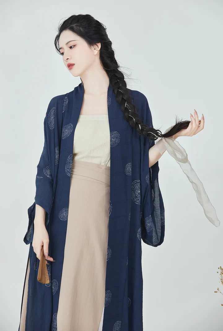 Regal Reba Modern Hanfu Ensemble - Timeless Elegance Revived. Embrace royalty with Reba, a modern interpretation of enduring beauty. Our Modern Hanfu collection invites you to experience the charm of the past with a contemporary touch, creating a harmonious blend of sophistication and tradition.