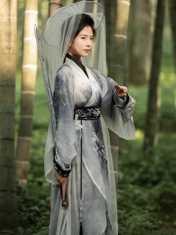 Immerse yourself in the majestic elegance of Zhi Ju Pao from Moon Hanfu&