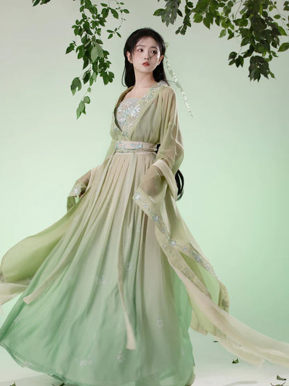 Indulge in opulence with the Olivia Qiyao Ruqun from Moon Hanfu&