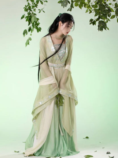 Indulge in opulence with the Olivia Qiyao Ruqun from Moon Hanfu&