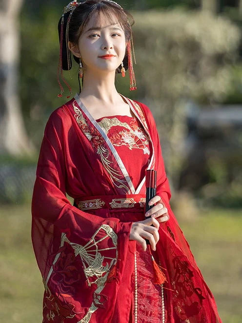 Bask in the radiance of style with the Sunying Qiyao Ruqun from Moon Hanfu&